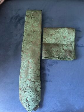Men's Paisley Silk Tie and Pocket Square Set - Green
